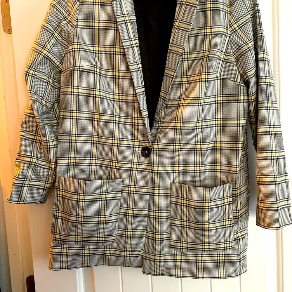 Black, white, yellow plaid fitted blazer